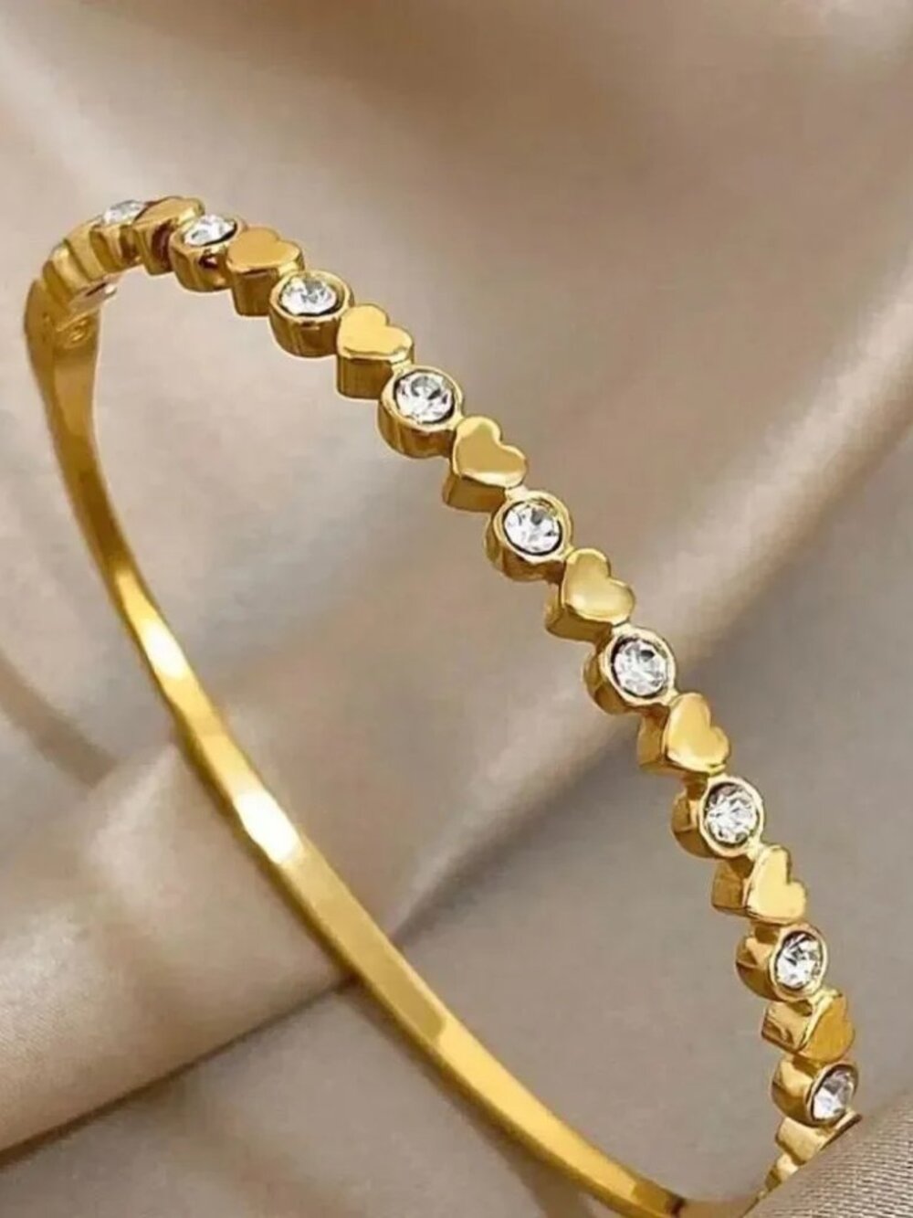 Diamond heart bangle Q757